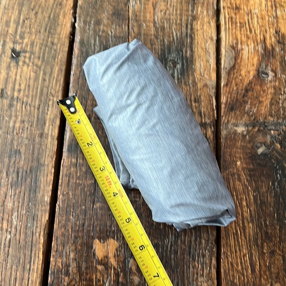 UNIQLO Pocketable Wind Breaker XS - Picture 13 of 15